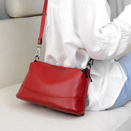 Yaffa Dana PU leather shoulder bag
Sarah 